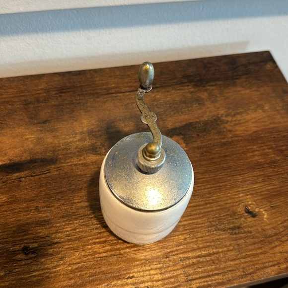 Metlox PoppyTrail Vernon Kilns California Pottery KAY-DEE Rooster Pepper Mill - Picture 4 of 6